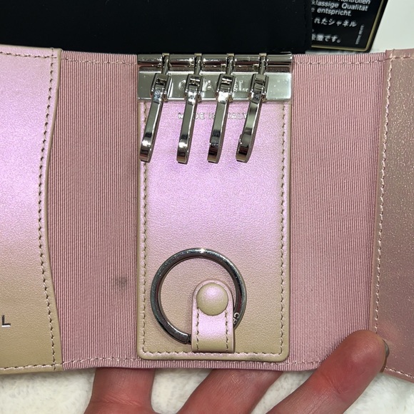 SOLD. ๐ธ Chanel Iridescent Pink Key Holder 21K ๐ธ - Picture 8 of 16